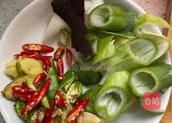 Illustration of how to make spicy crayfish 1