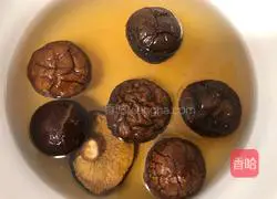 Illustration of how to make braised chicken and rice 4