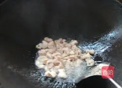 Illustration of how to make spicy and sour sausage 5