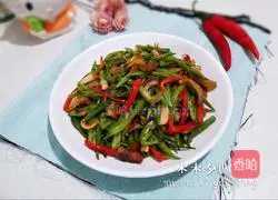 Illustration of how to stir-fry green beans with oil residue 15