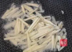 Illustration of how to make fried rice cakes with shepherd's purse, winter bamboo shoots 6