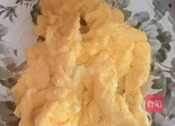 Illustration of how to make asparagus, shrimp and scrambled eggs 11