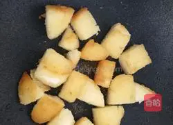 Illustration of how to stir-fry razor clam meat with dried beans 6