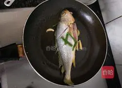 Illustration of braised large yellow croaker 2