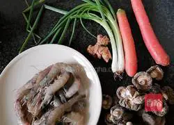 Mushroom and shrimp soup Practice illustration 1