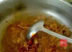 Illustration of how to make fried pork with green onions 7