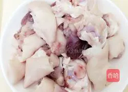 Illustration of how to make spicy pig's trotters 1