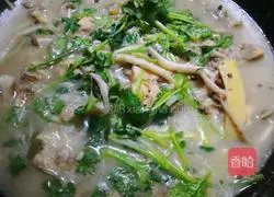 Illustration of how to make tea tree mushroom stewed chicken 16