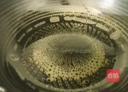 Illustration of how to stir-fry carrots and green peppers with meat 5