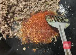 Illustration of Spicy Mushroom Beef Sauce 4