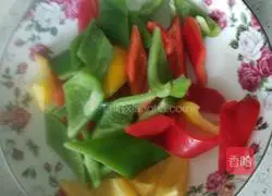 Illustration of how to make sweet and sour colored pepper meat slices 2