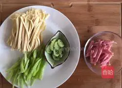 Illustration of how to make hot pepper dried tofu 1