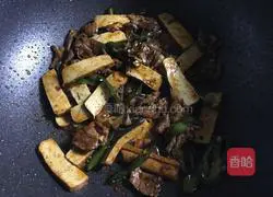 Illustration of how to make Youxian Dried Pork Stir-fried Pork 8