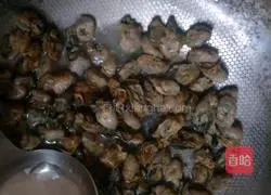 Illustration of how to make stir-fried dried oysters with leeks 2