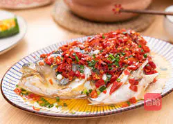 Illustration of how to make spicy fish head with chopped pepper 8