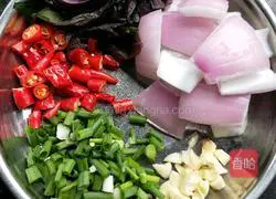 Illustration of how to make spicy fish with perilla 2