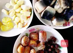 Recipe for Braised Eel with Candied Dates, Wolfberry and Longan 5