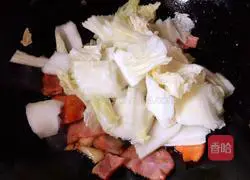 Illustration of how to make fried cabbage with bacon, carrots and cabbage 10