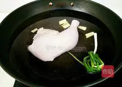 Illustration of home-style shredded chicken 3