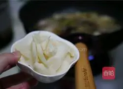 Illustration of how to make pickled radish and black fish fillets 5