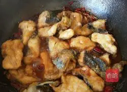 Illustration of how to make spicy and sour fish cubes 9