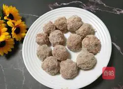 Illustration of how to make Scotch eggs 12