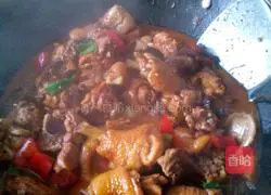 Illustration of how to make braised chicken 3