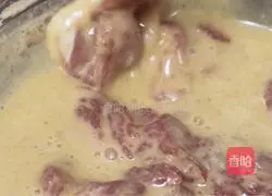 Illustration of how to make dry fried crispy pork 6