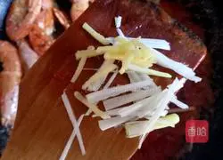 Illustration of braised prawns in oil 8