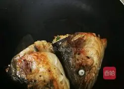 Illustration of how to make fish head in dry pot 4