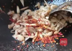 Illustration of how to make spicy and sour sausage 8