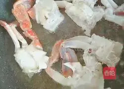 Illustration of how to make fried crab with rice cake 5