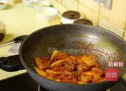 Illustration of Korean Spicy Cabbage Stir-fried Potato Slices 8