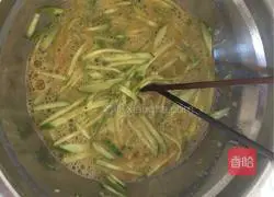 Illustration of how to cook cucumbers in a pot 3