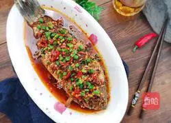 Illustration of braised crucian carp with beef sauce 17