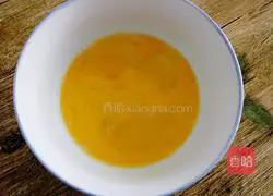 Illustration of how to make scrambled eggs with zucchini 3