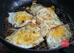 Illustration of how to make fish-flavored poached eggs 10