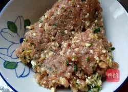 Illustration of how to make winter bamboo shoots and minced meat egg balls 1