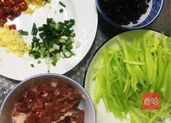 Illustration of how to make fish-flavored shredded pork at home 1