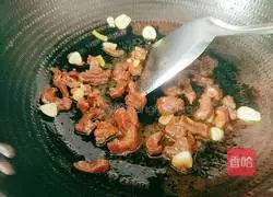 Illustration of how to stir-fry beef tendon with celery 9