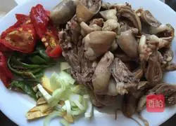 Illustration of how to make spicy stir-fried chicken hearts 3