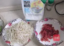 Illustration of how to make fried shredded beef with bean sprouts 1