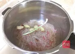 Illustration of how to make frozen pig skin 6