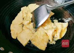 Illustration of how to make scrambled eggs with cabbage 8