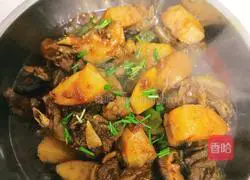 Illustration of how to make potato-roasted chicken nuggets 16