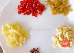 Illustration of how to stir-fry chicken hearts with garlic moss 2