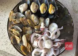 Illustration of how to steam small seafood 12