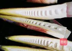 Illustration of how to stir-fry pickled meat with spring bamboo shoots 2