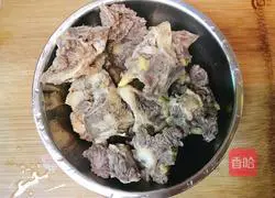 Illustration of how to cook ox tail bone and radish stew 6