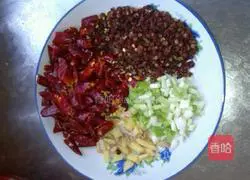 Illustration of how to make dry spicy chicken 4